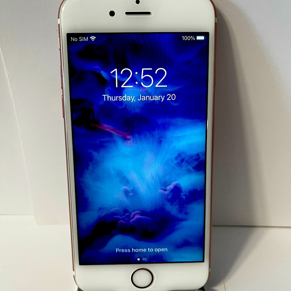 SOLD Apple iPhone 6S 64 GB in
Rose Gold fully Unlocked.